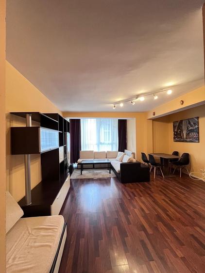 Apartament cu 3 camere semidecomandat în Nufărul