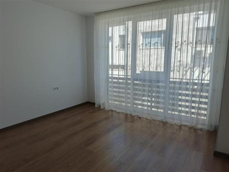 Duplex cu 5 camere cu Canalizare în Europa