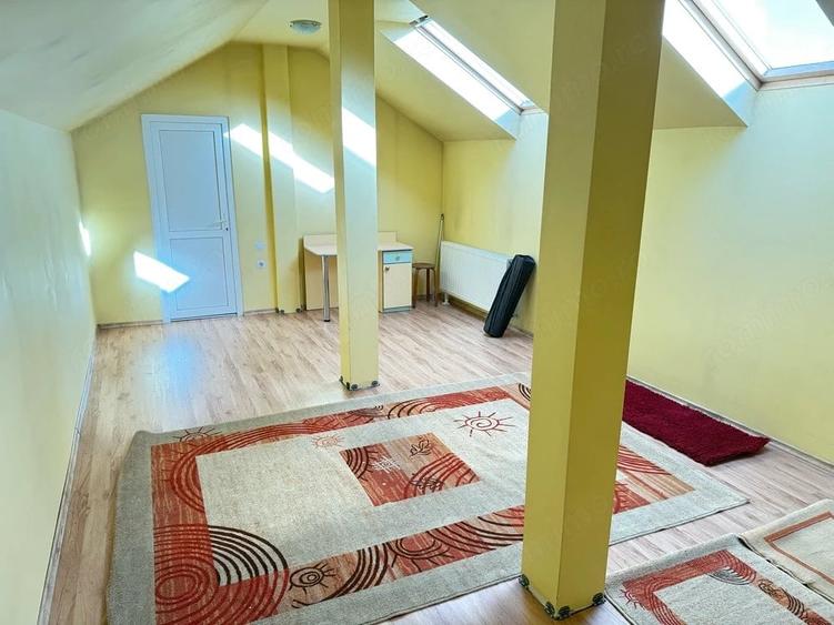Casă cu 10 camere cu Teren 1200 Mp în Central