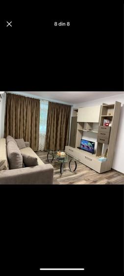 Apartament cu 4 camere semidecomandat în Central