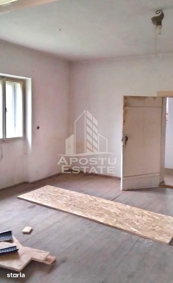 Casă cu 4 camere cu Teren 1079 Mp în Vârfurile