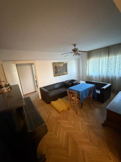 Apartament cu 4 camere semidecomandat în Ultracentral
