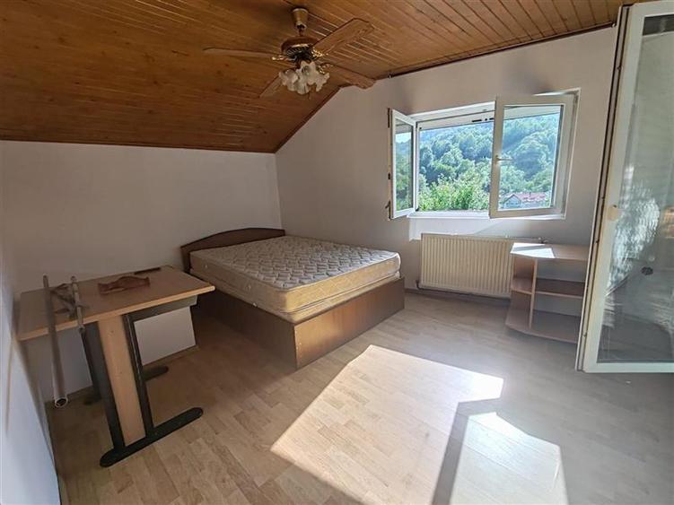Casă individuală cu 5 camere cu Teren 1334 Mp în Telega
