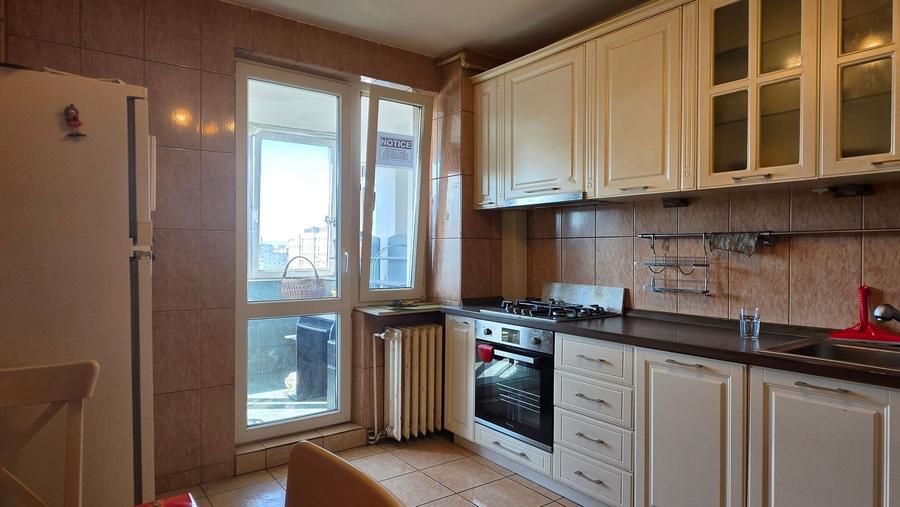 Apartament cu 3 camere decomandat, mobilat în Centrul Civic