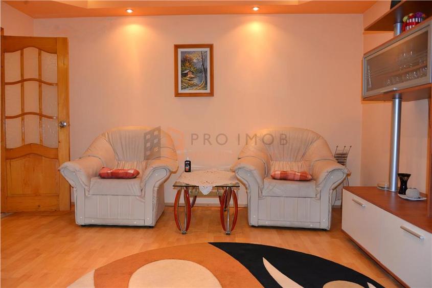Apartament cu 3 camere decomandat, mobilat în 1 Decembrie