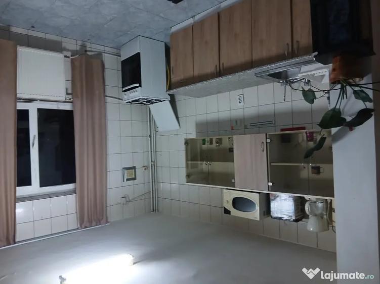 Apartament cu 3 camere decomandat în Nerva Traian