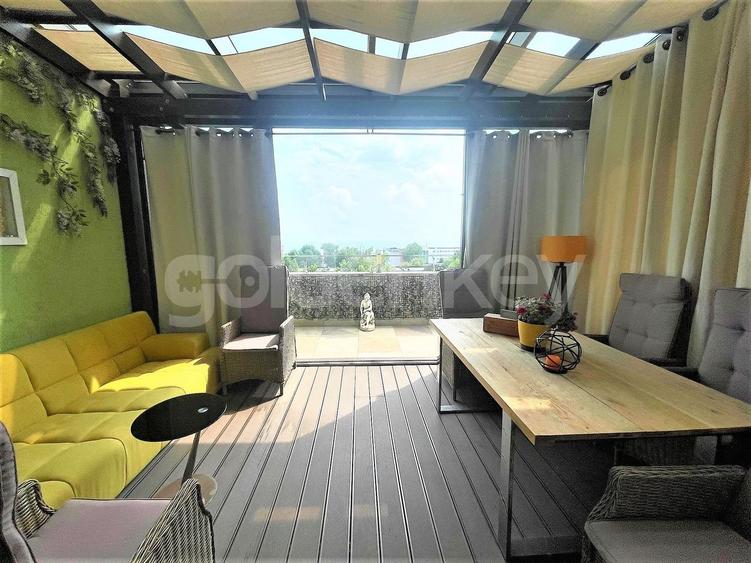 Penthouse cu 3 camere decomandat, mobilat în Central