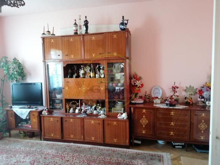 Casă individuală cu 6 camere cu Canalizare în Reghin
