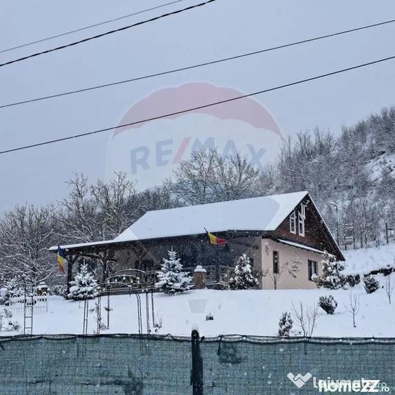 Casă cu 4 camere cu Teren 2700 Mp în Coțofănești
