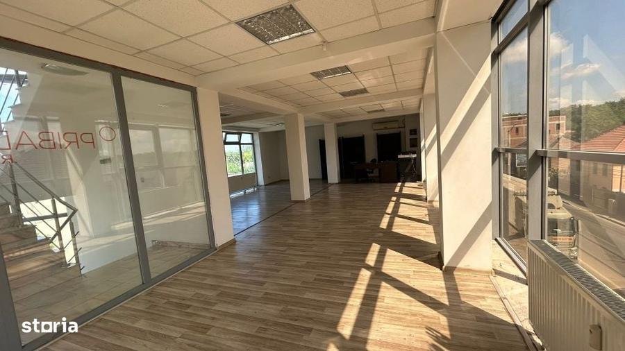 Spațiu comercial, de 550 mp, în Central