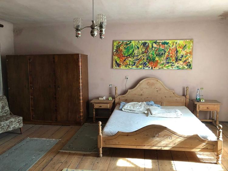 Casă cu 4 camere cu Teren 1425 Mp în Central