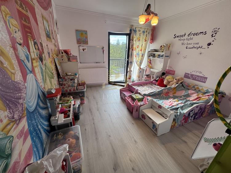 Casă cu 4 camere cu Canalizare în Dâmbul Rotund
