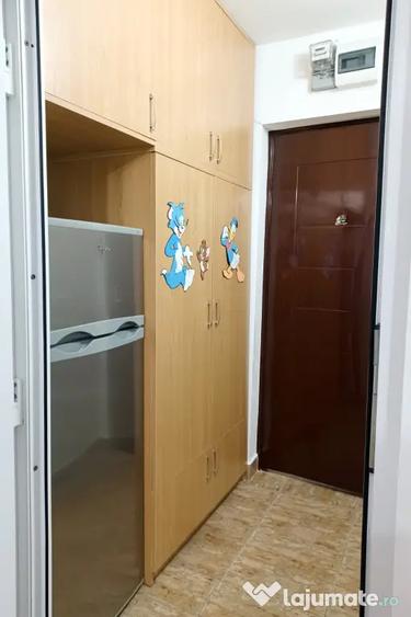 Garsonieră decomandată în Far