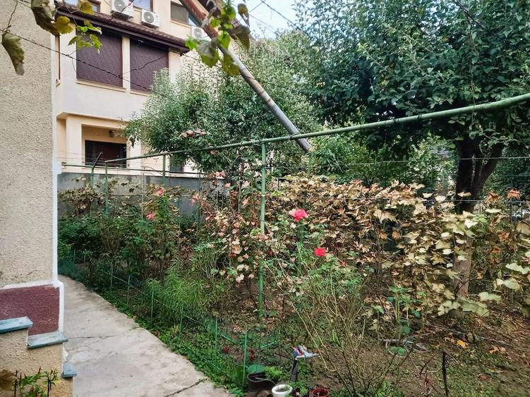 Casă cu 1 camere cu Teren 576 Mp în Domenii