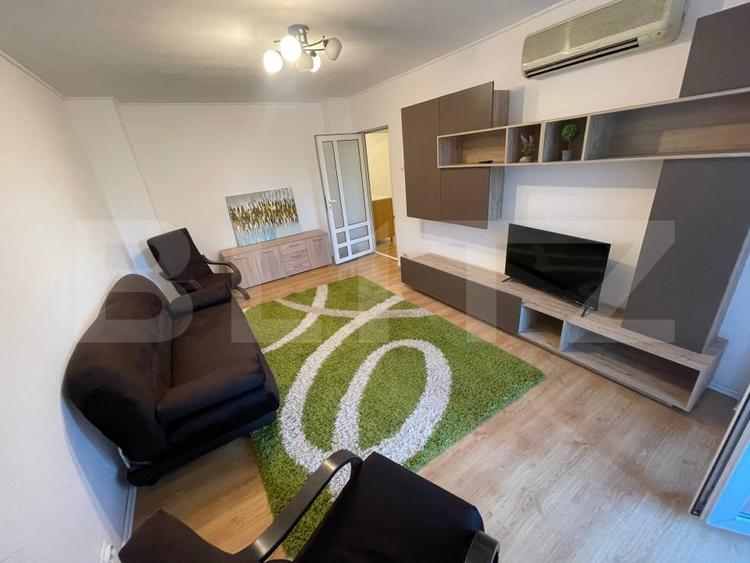 Apartament cu 3 camere decomandat, mobilat în Decebal