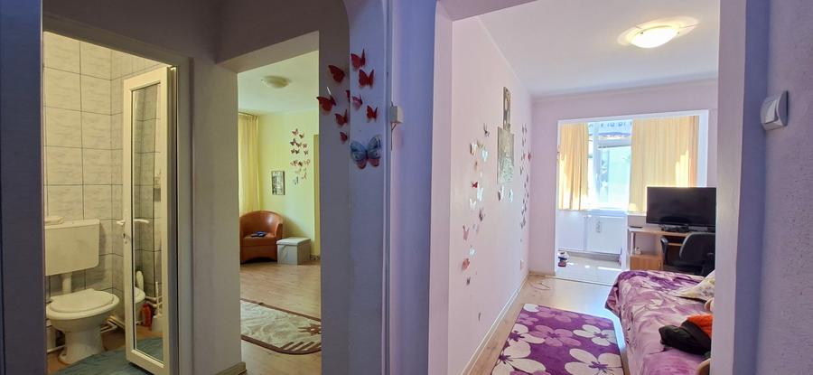 Apartament cu 3 camere în Micro 40