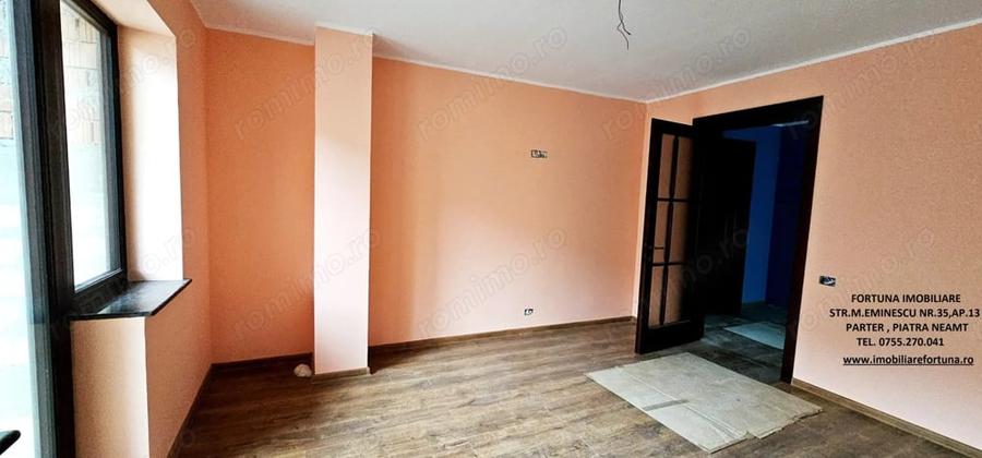 Casă cu Teren 2000 Mp în Est