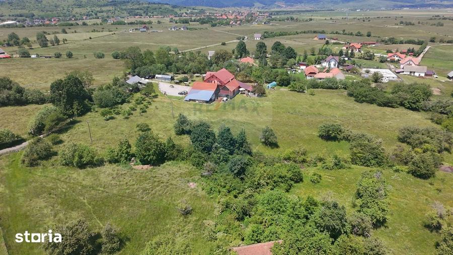 Teren de 4600 mp, în Bran