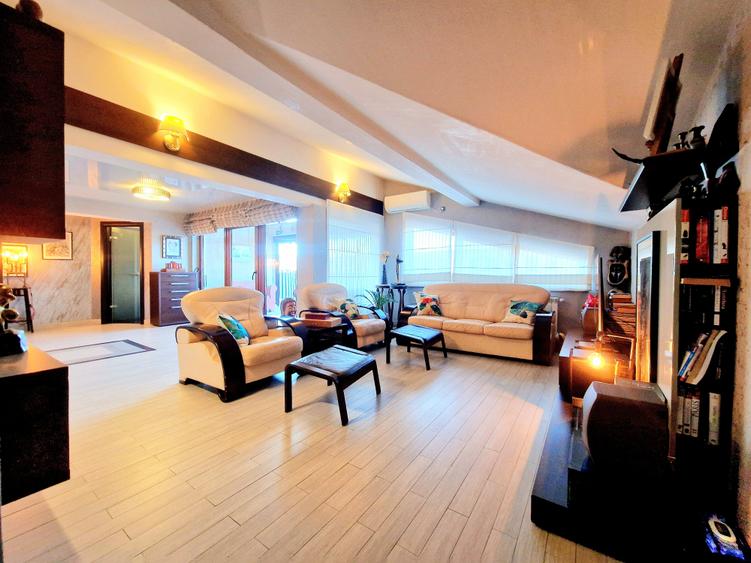 Penthouse cu 4 camere decomandat, mobilat în Inel II