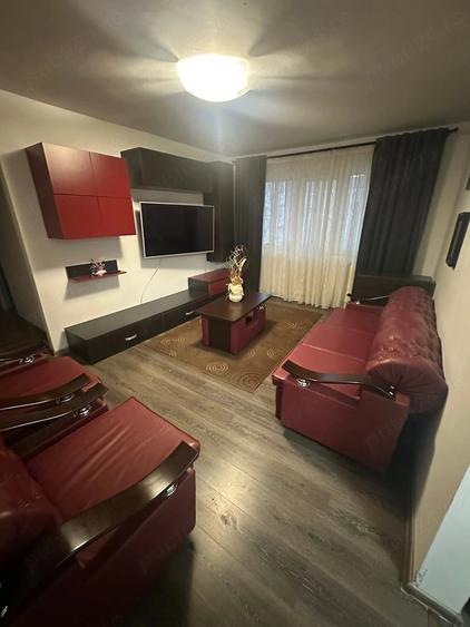 Apartament cu 3 camere decomandat în Milcov