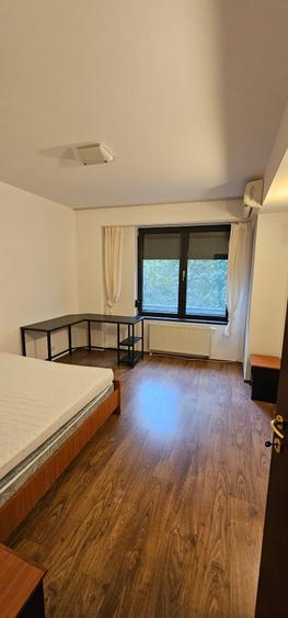 Apartament cu 3 camere semidecomandat, mobilat în Barbu Văcărescu
