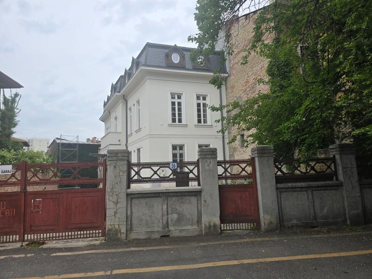 Casă individuală cu 8 camere cu Canalizare în Calea Plevnei