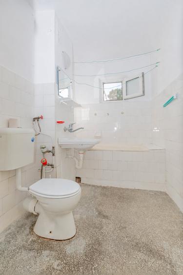 Apartament cu 3 camere semidecomandat, mobilat în Tomis III