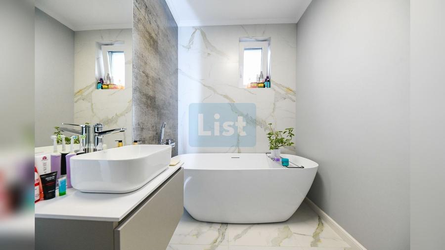 Apartament cu 3 camere semidecomandat, mobilat în Florești