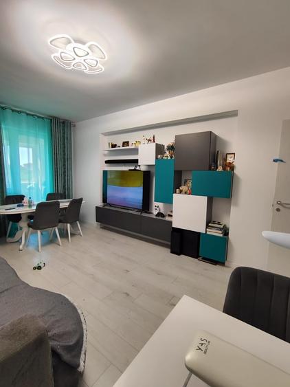 Apartament cu 4 camere decomandat, mobilat în Brâncoveanu