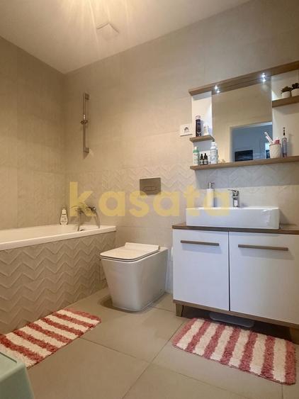 Duplex cu 6 camere cu Canalizare în Nord