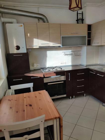 Apartament cu 3 camere decomandat în Aradului