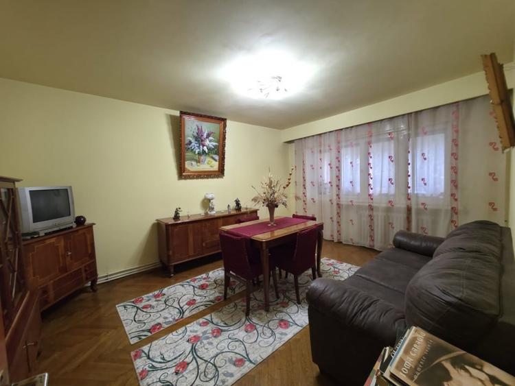 Apartament cu 4 camere decomandat, mobilat în Central