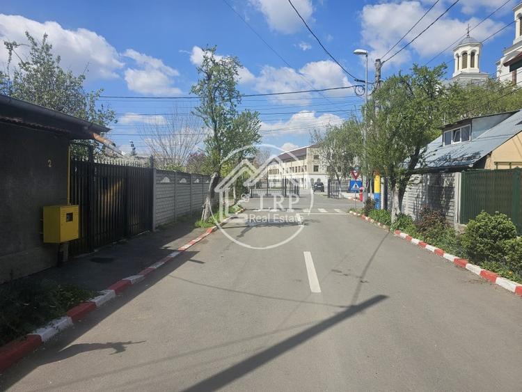 Casă individuală cu 7 camere cu Canalizare în Voluntari