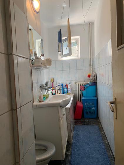 Apartament cu 3 camere semidecomandat în Km 4-5
