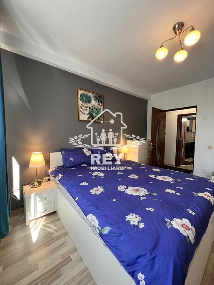 Apartament cu 3 camere semidecomandat în Turnișor