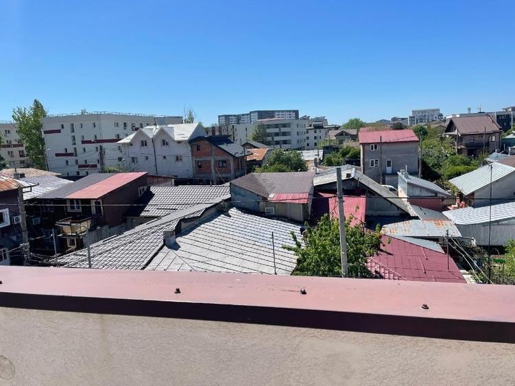 Apartament cu 3 camere decomandat, mobilat în Apărătorii Patriei
