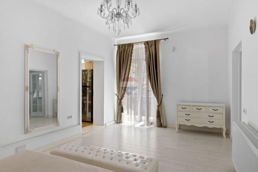Apartament cu 3 camere, mobilat în Central