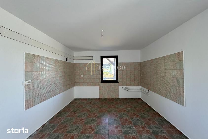 Casă cu 4 camere cu Teren 950 Mp în Sângeorgiu de Mureș