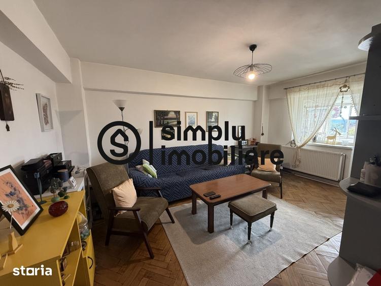 Apartament cu 3 camere decomandat în Sărari