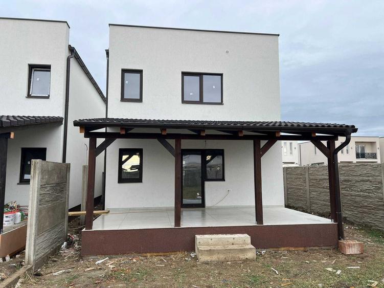 Casă cu 3 camere în Bucovăț