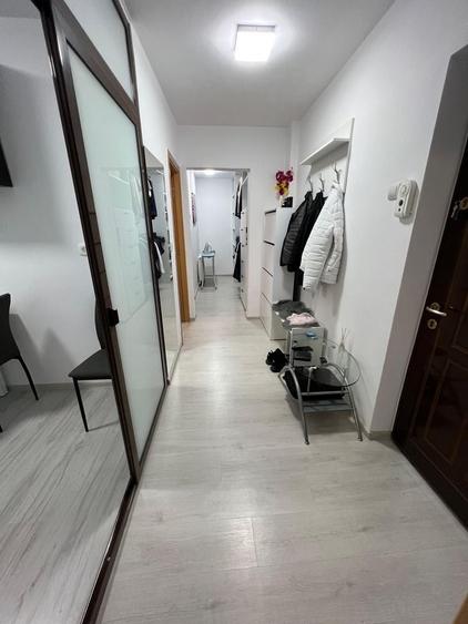 Apartament cu 2 camere decomandat în Cornișa