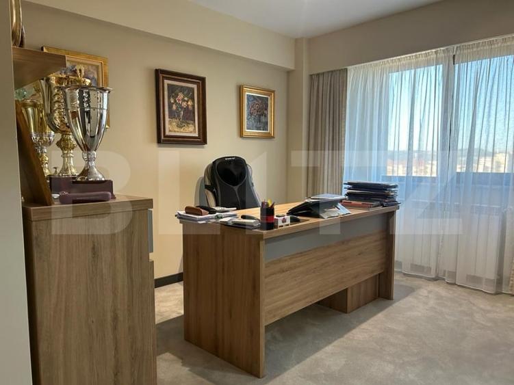 Apartament cu 3 camere decomandat, mobilat în Nufărul