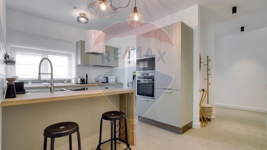 Apartament cu 3 camere decomandat, mobilat în Warthe