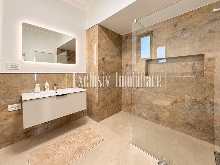 Apartament cu 3 camere decomandat în Delfinariu