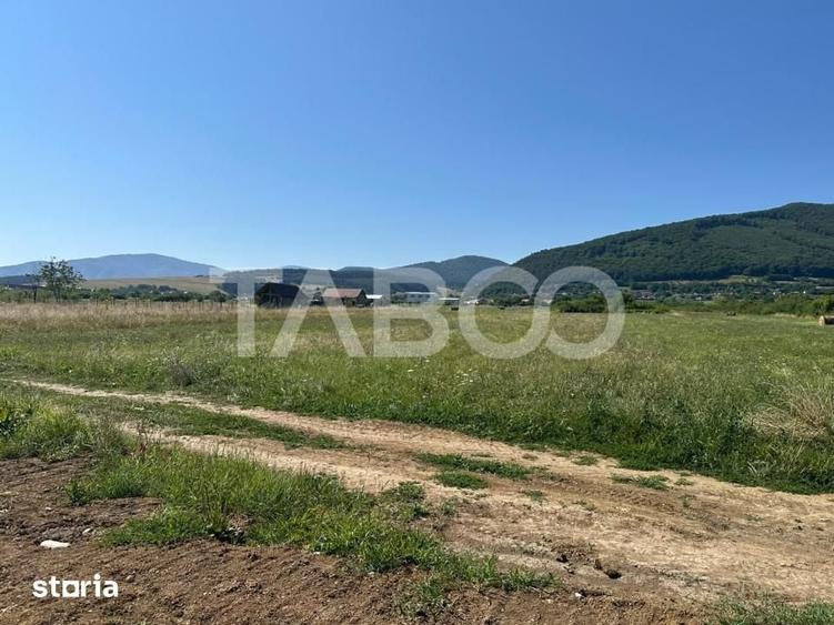 Teren de 1800 mp, în Poplaca