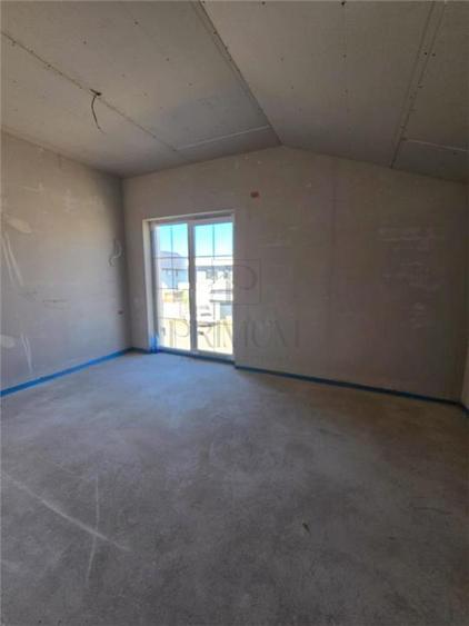 Duplex cu 4 camere cu Canalizare în Moșnița Nouă