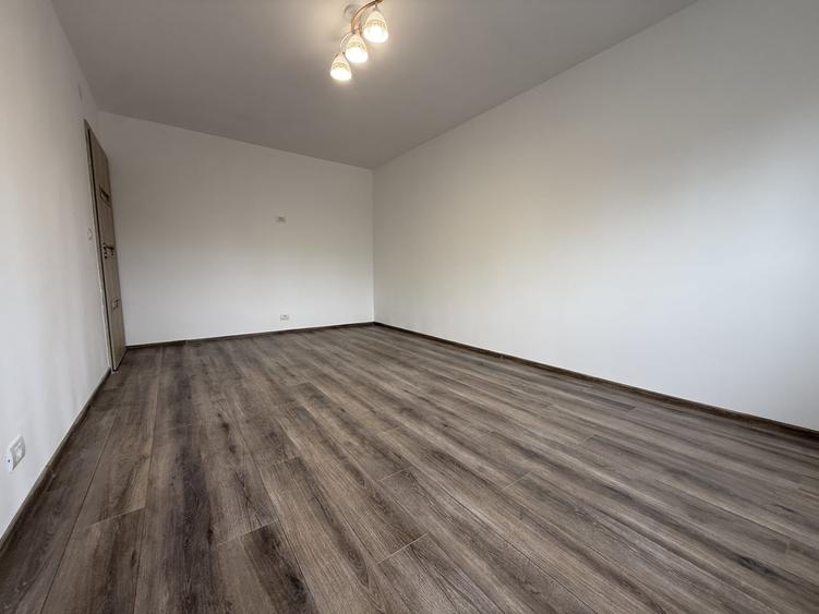 Apartament cu 3 camere decomandat, mobilat în Lipovei