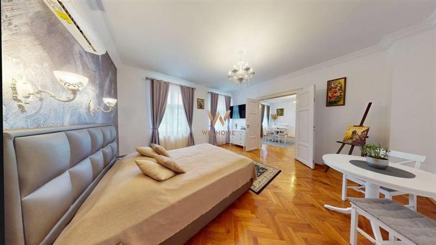 Apartament cu 3 camere semidecomandat în Central