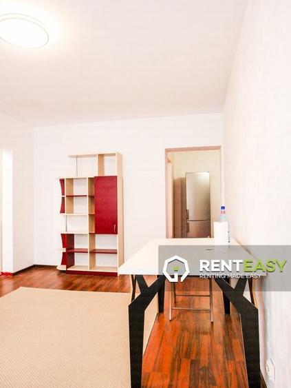 Apartament cu 3 camere în Podu Roș