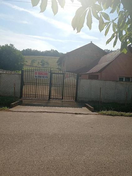 Casă cu Teren 1600 Mp în Central